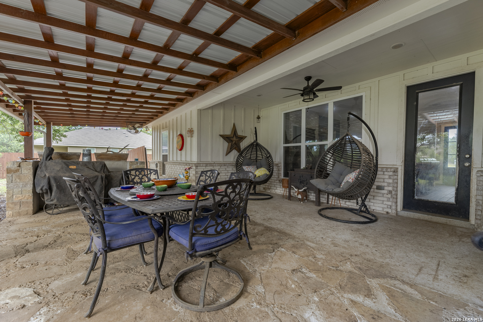 1516 KINGS RANCH RD