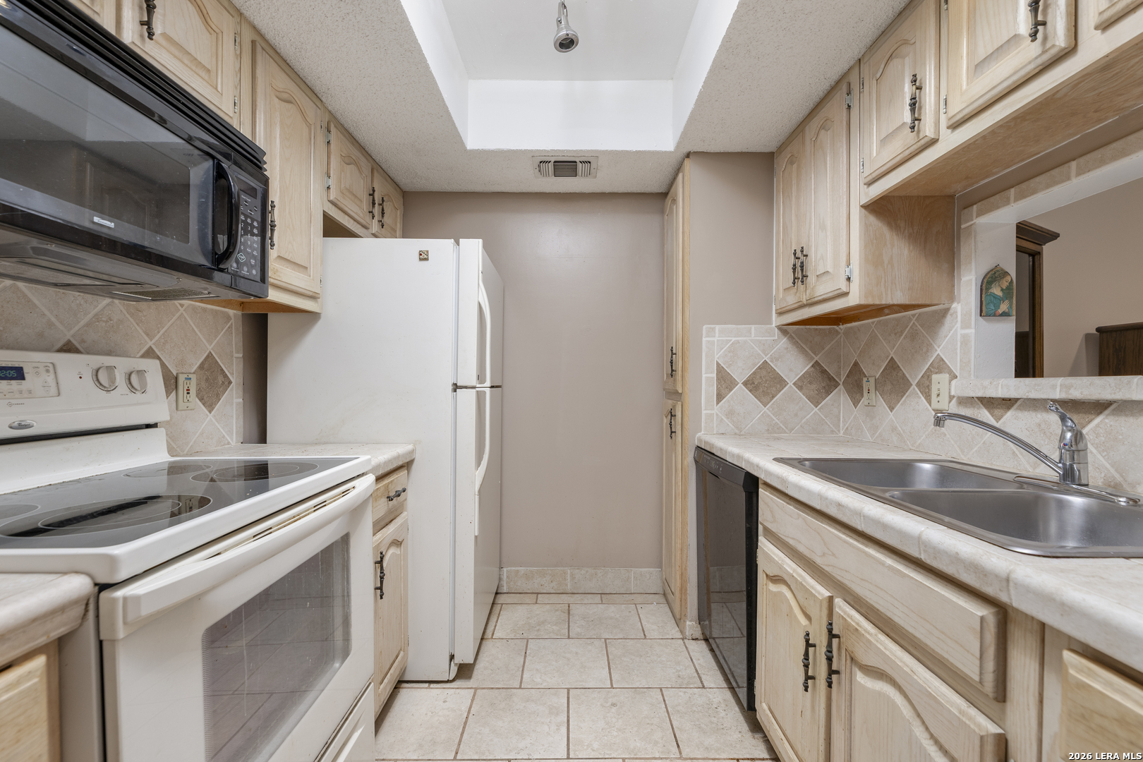 11843 Braesview 913