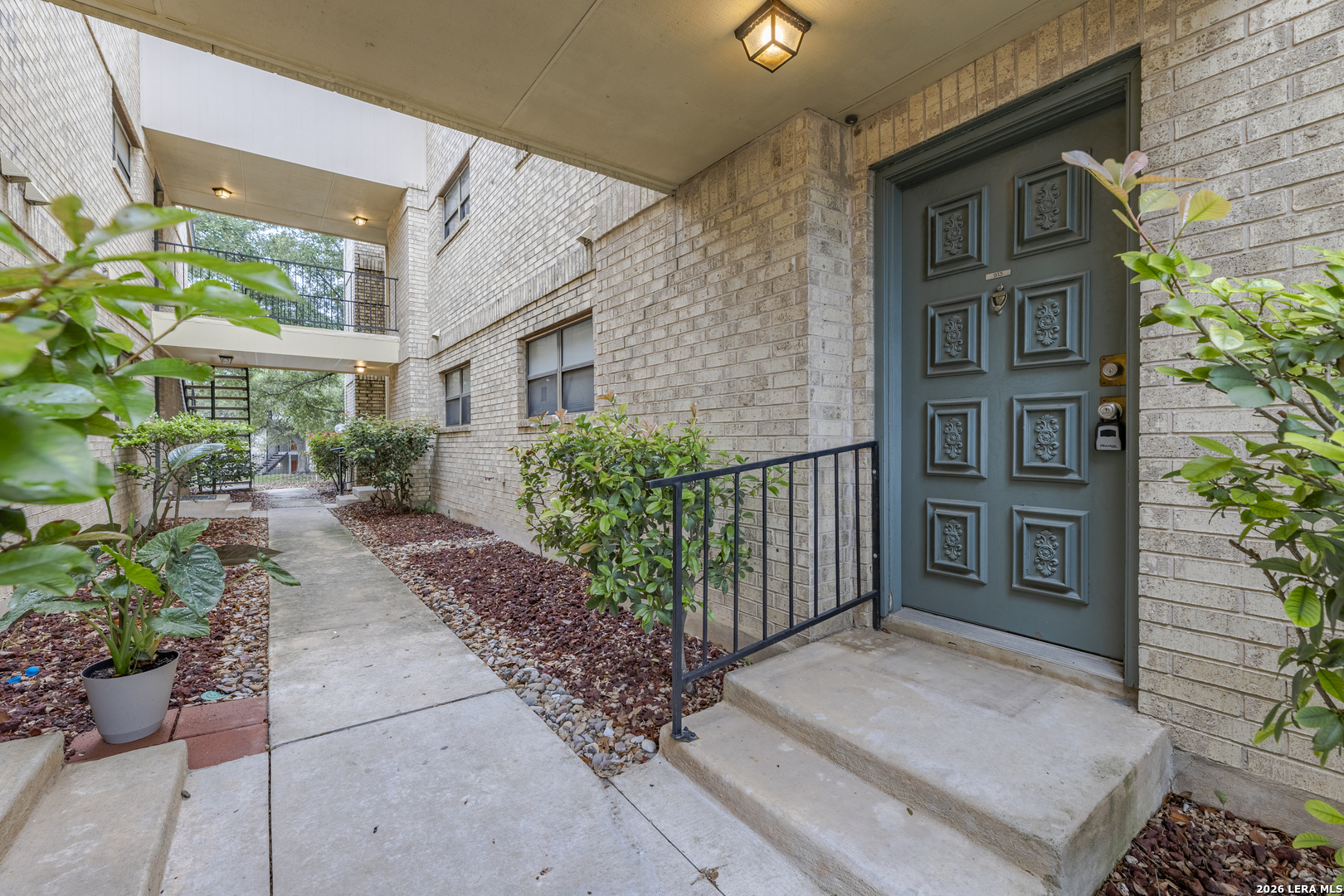 11843 Braesview 913
