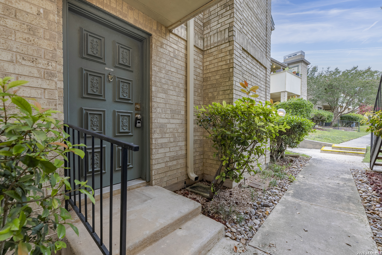 11843 Braesview 913