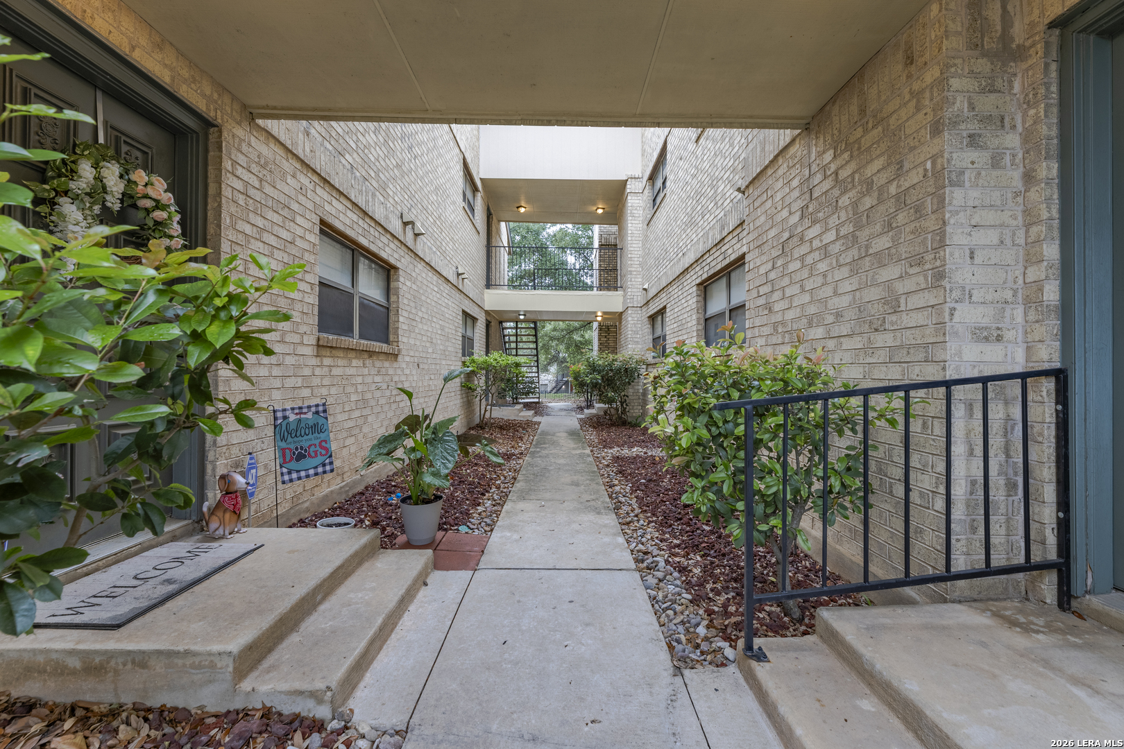 11843 Braesview 913
