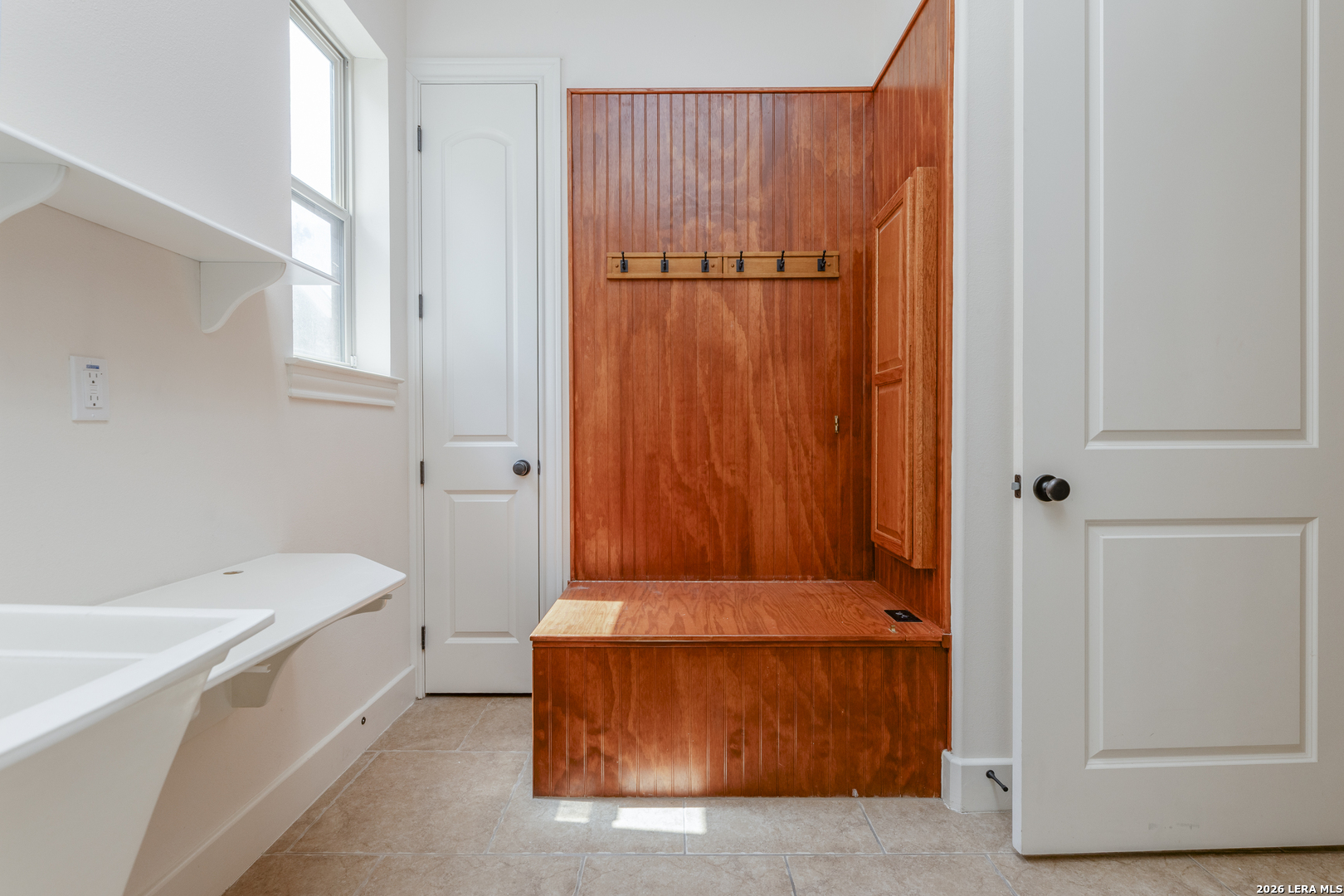 410 QUEEN ANNE CT