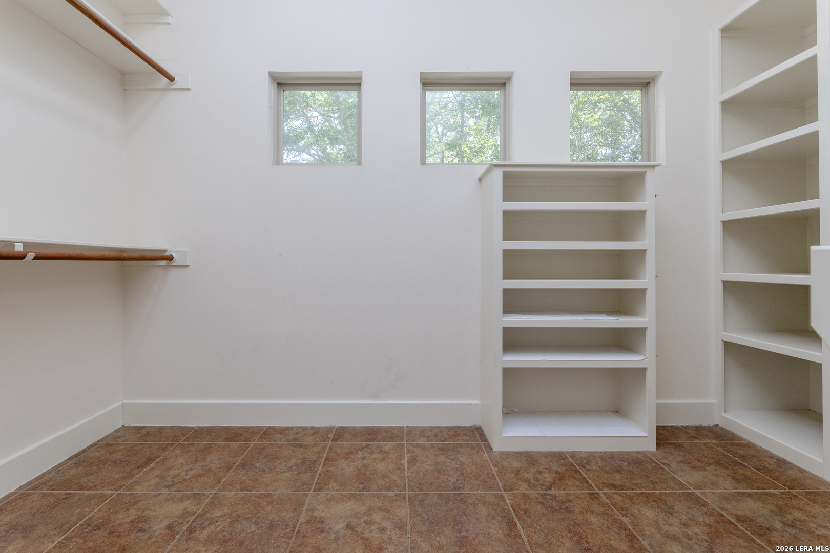 410 QUEEN ANNE CT