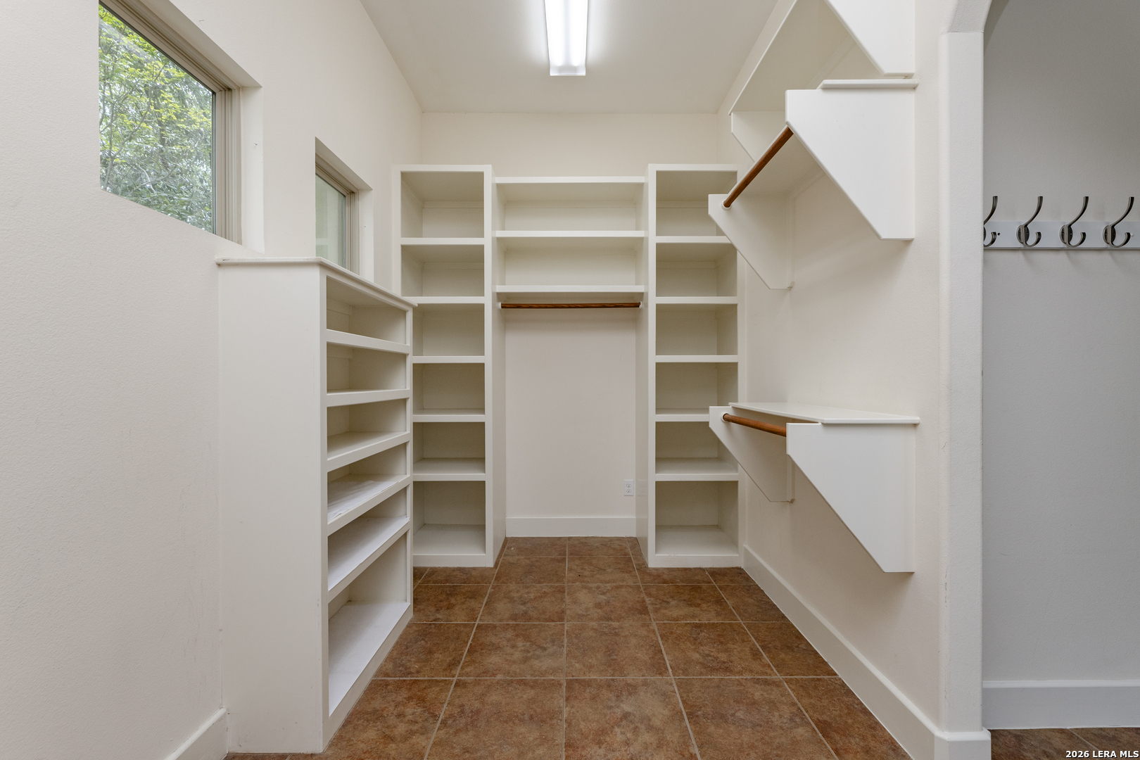 410 QUEEN ANNE CT
