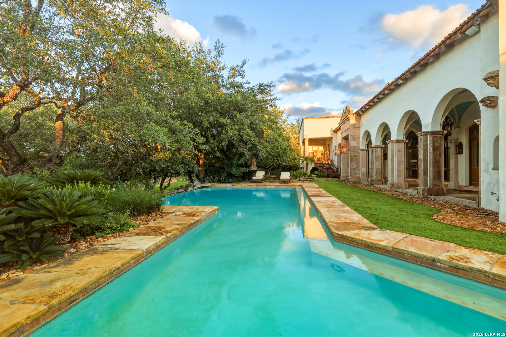 1726 GREYSTONE RDG