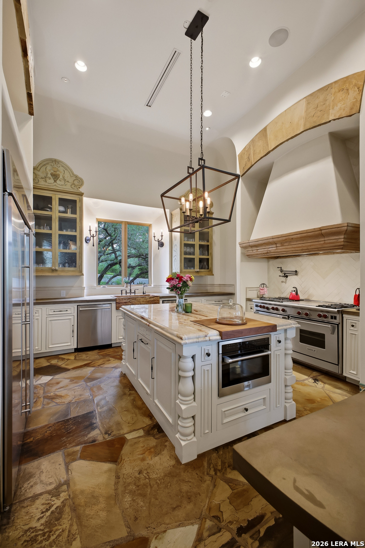 1726 GREYSTONE RDG