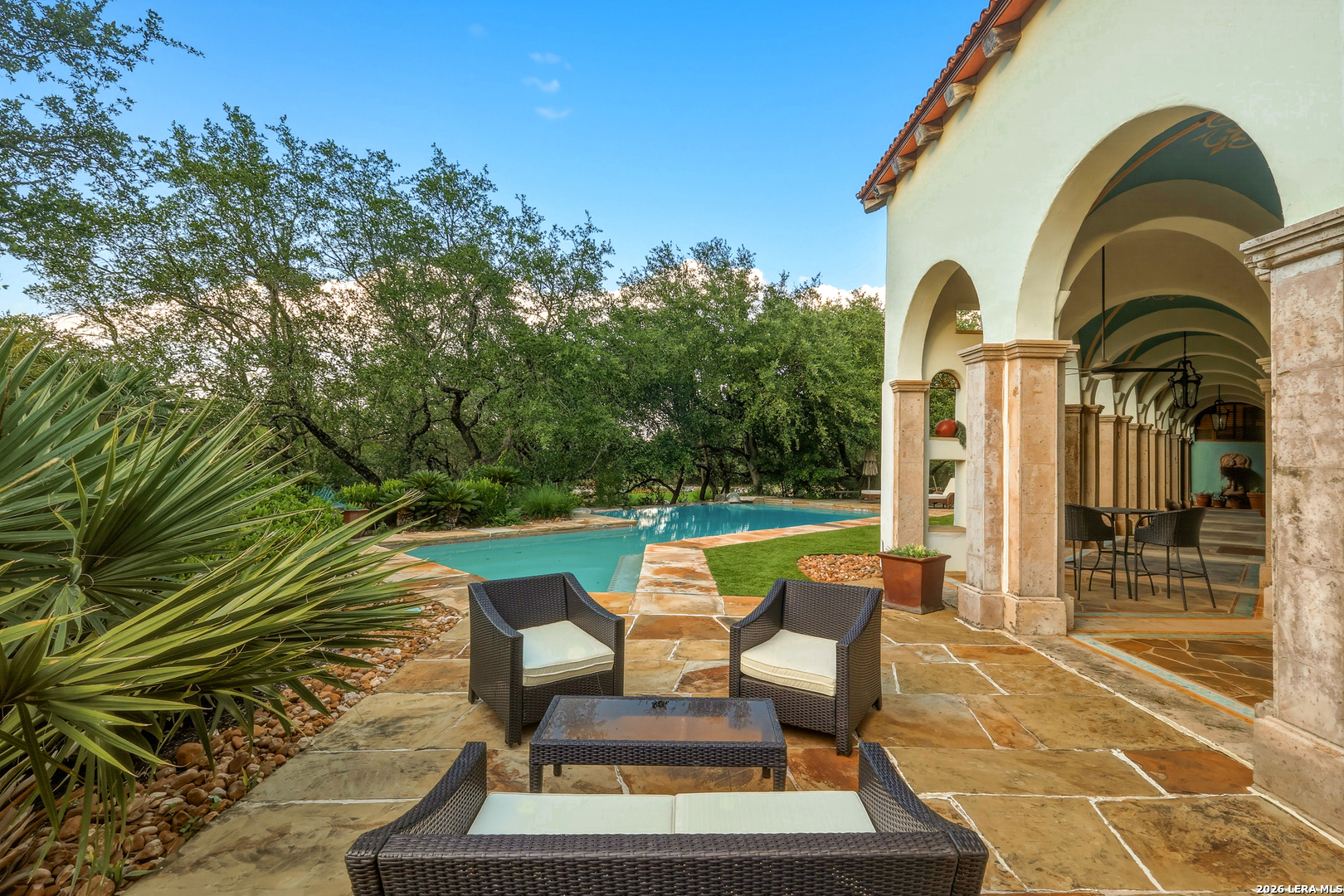 1726 GREYSTONE RDG