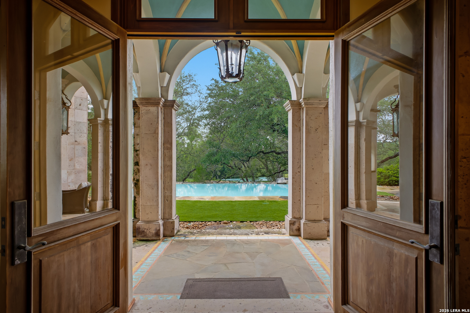1726 GREYSTONE RDG