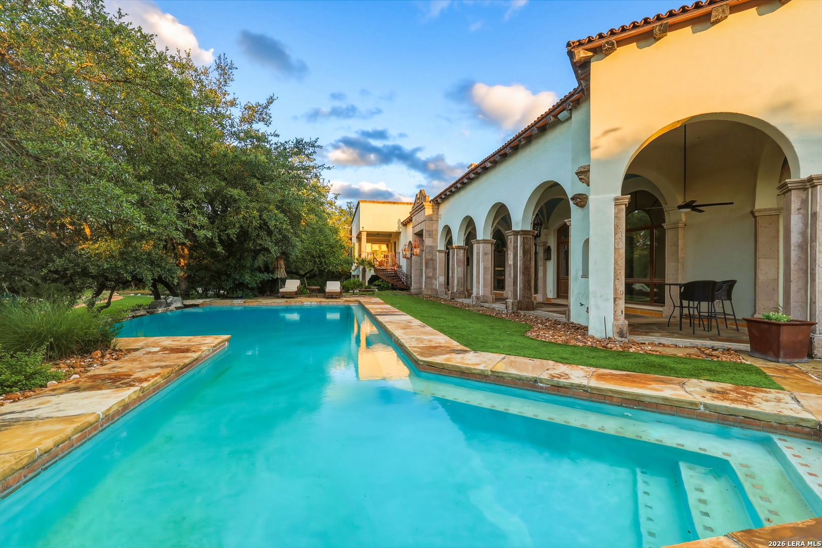 1726 GREYSTONE RDG