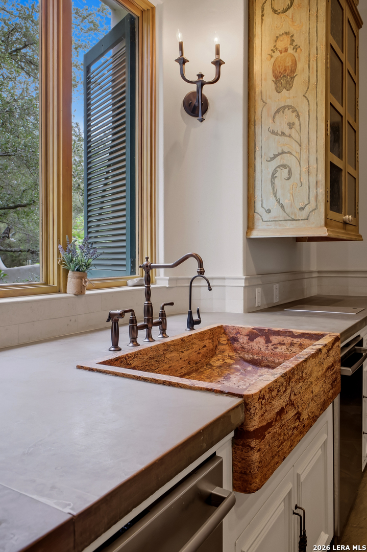 1726 GREYSTONE RDG