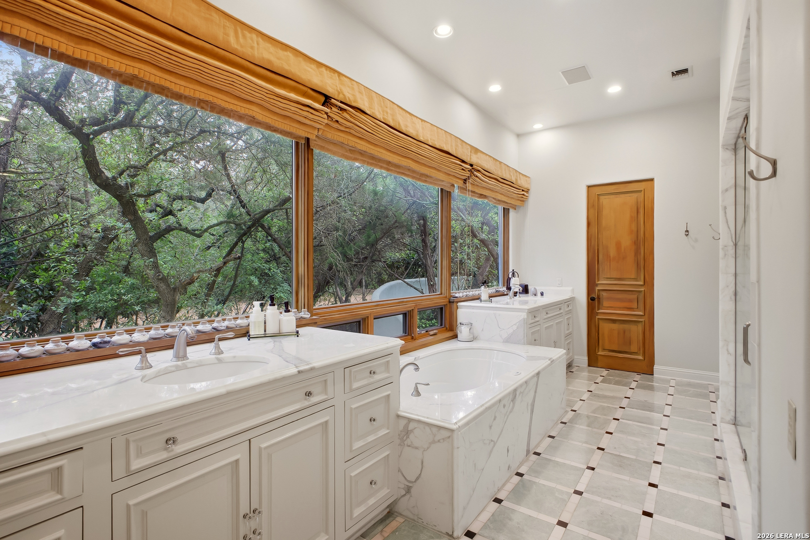 1726 GREYSTONE RDG