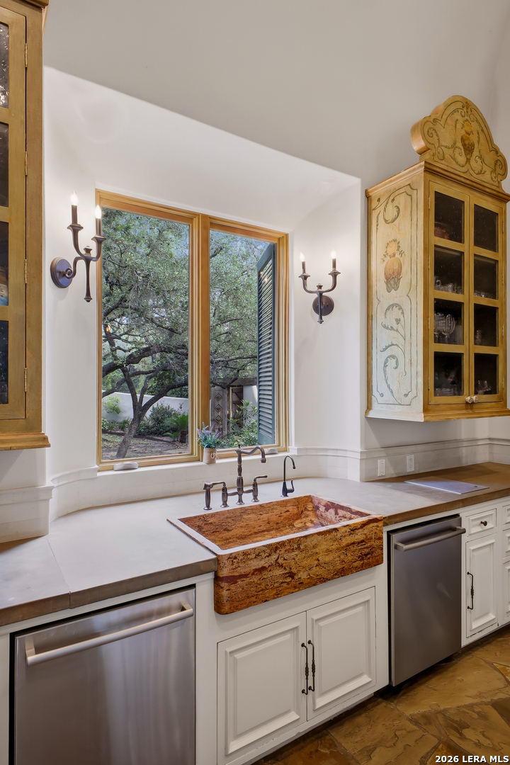1726 GREYSTONE RDG