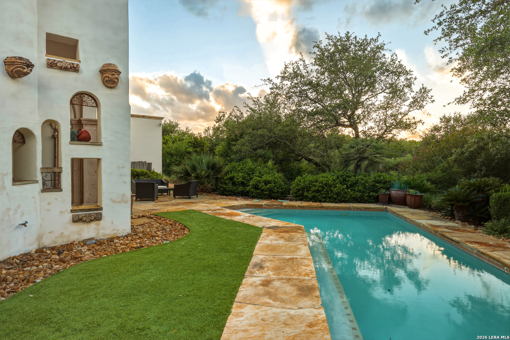 1726 GREYSTONE RDG