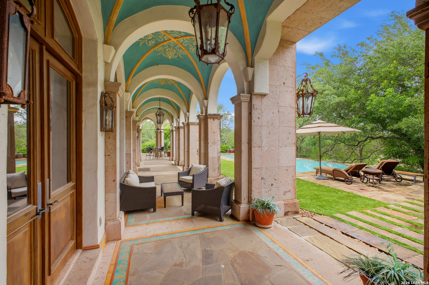 1726 GREYSTONE RDG