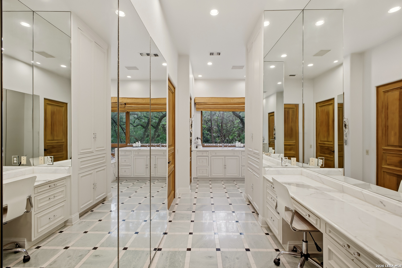 1726 GREYSTONE RDG