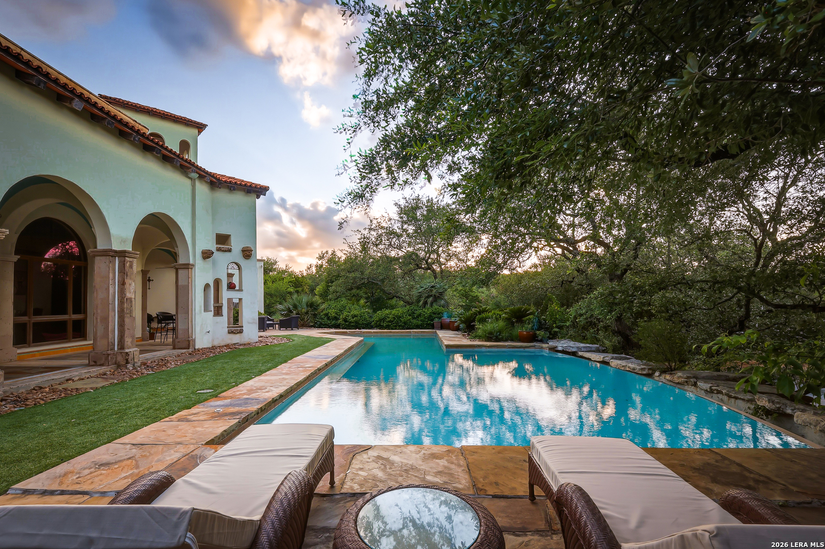 1726 GREYSTONE RDG