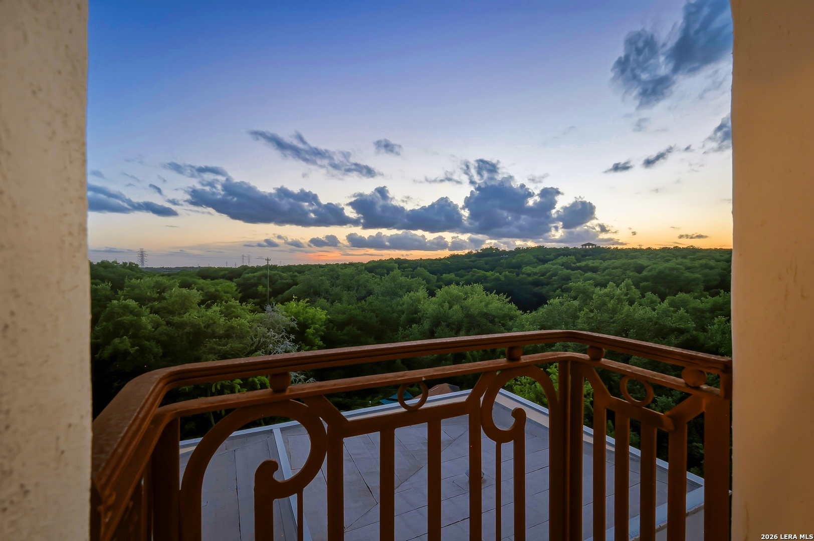 1726 GREYSTONE RDG