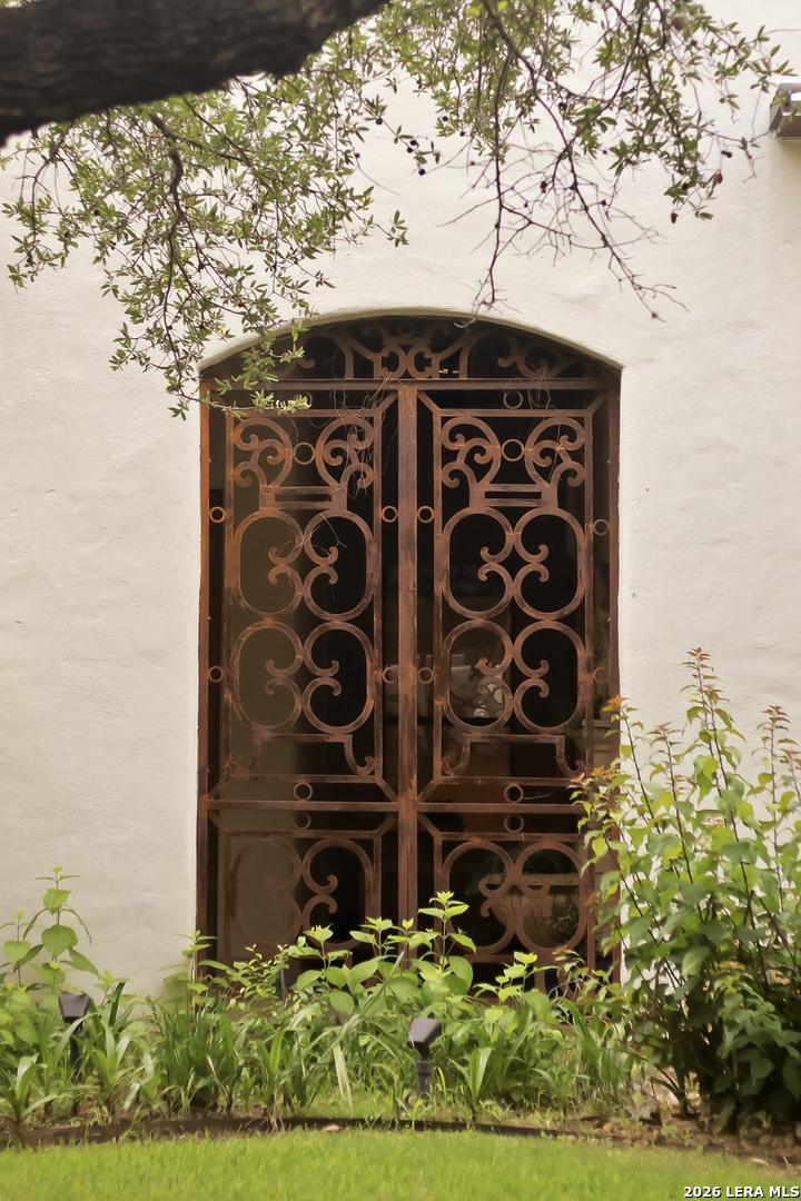 1726 GREYSTONE RDG