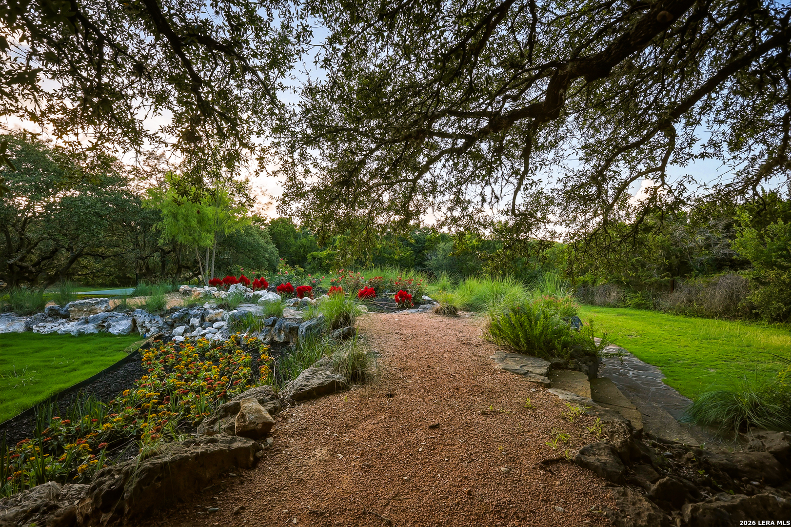 1726 GREYSTONE RDG