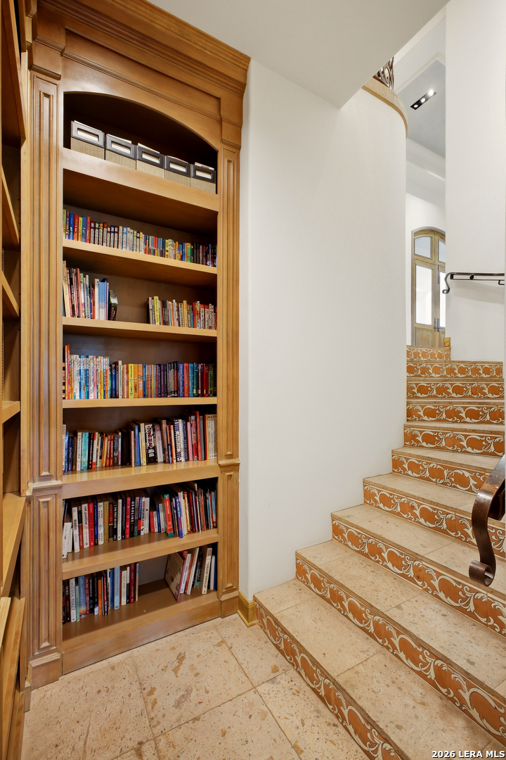 1726 GREYSTONE RDG