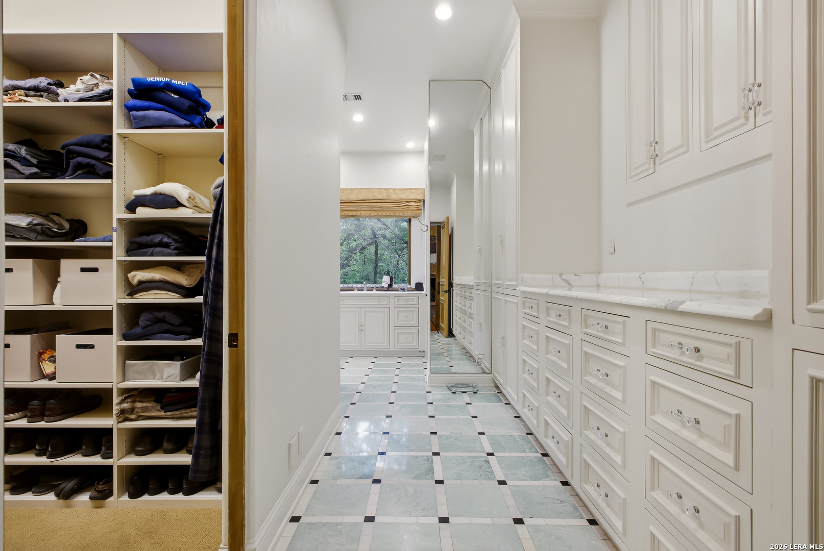 1726 GREYSTONE RDG