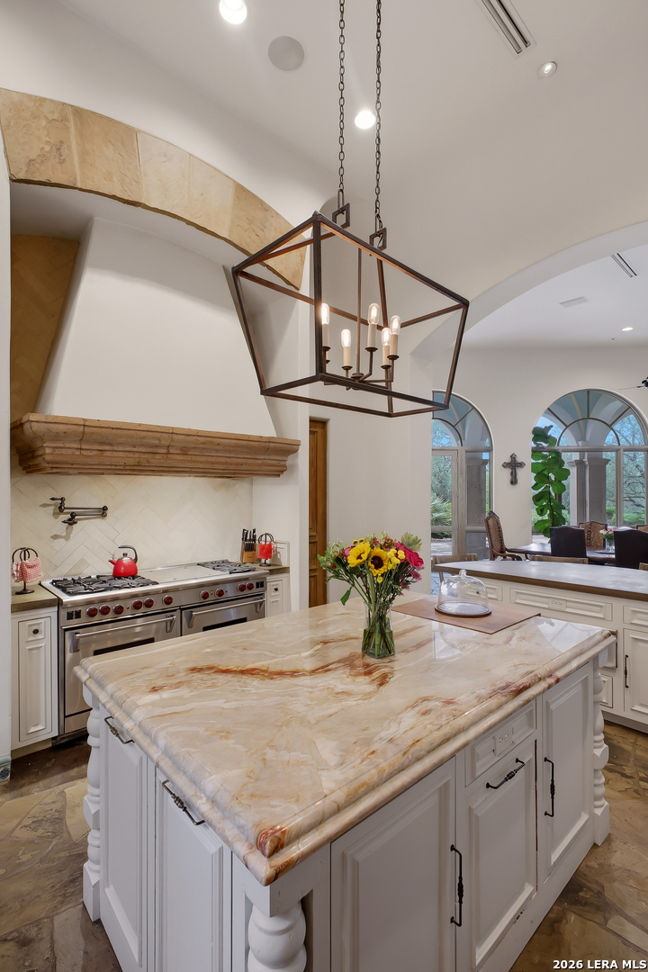1726 GREYSTONE RDG