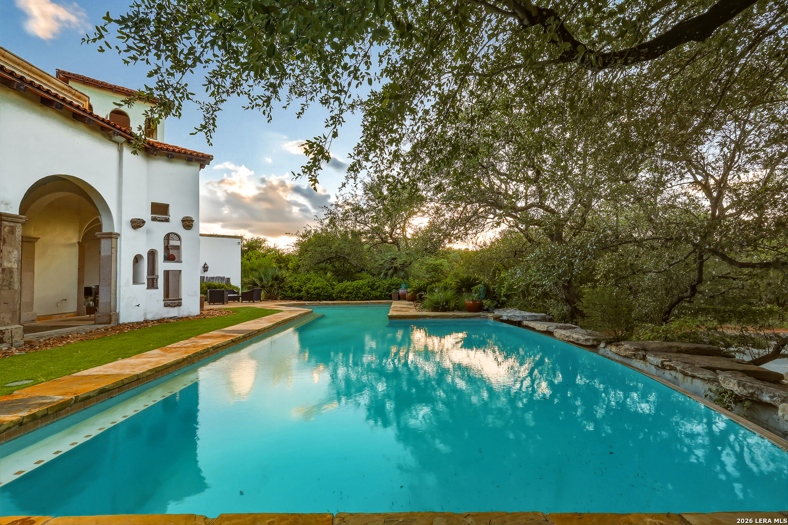 1726 GREYSTONE RDG