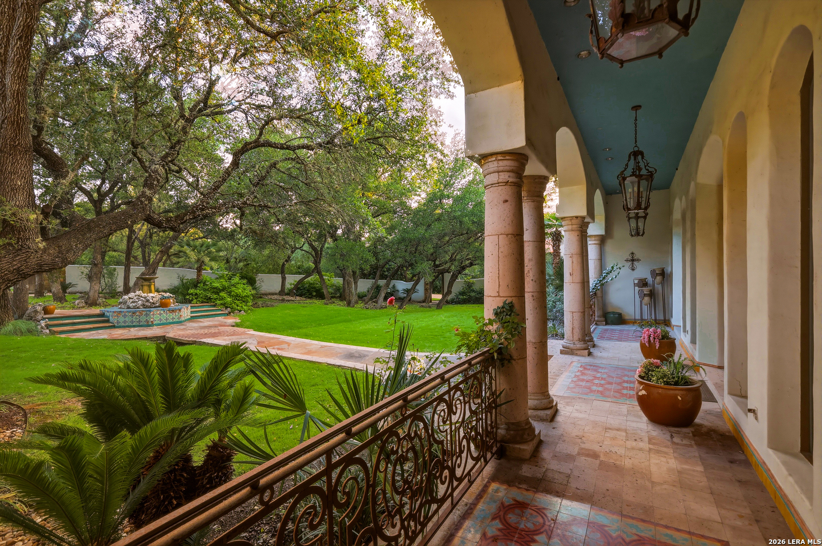 1726 GREYSTONE RDG