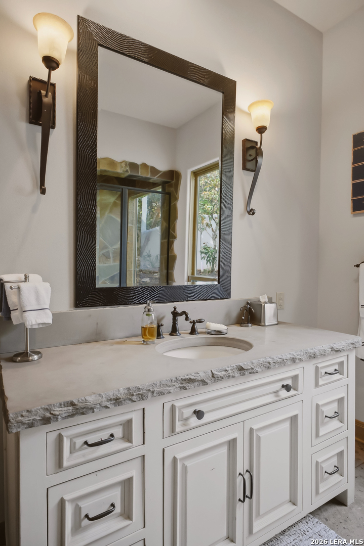 1726 GREYSTONE RDG