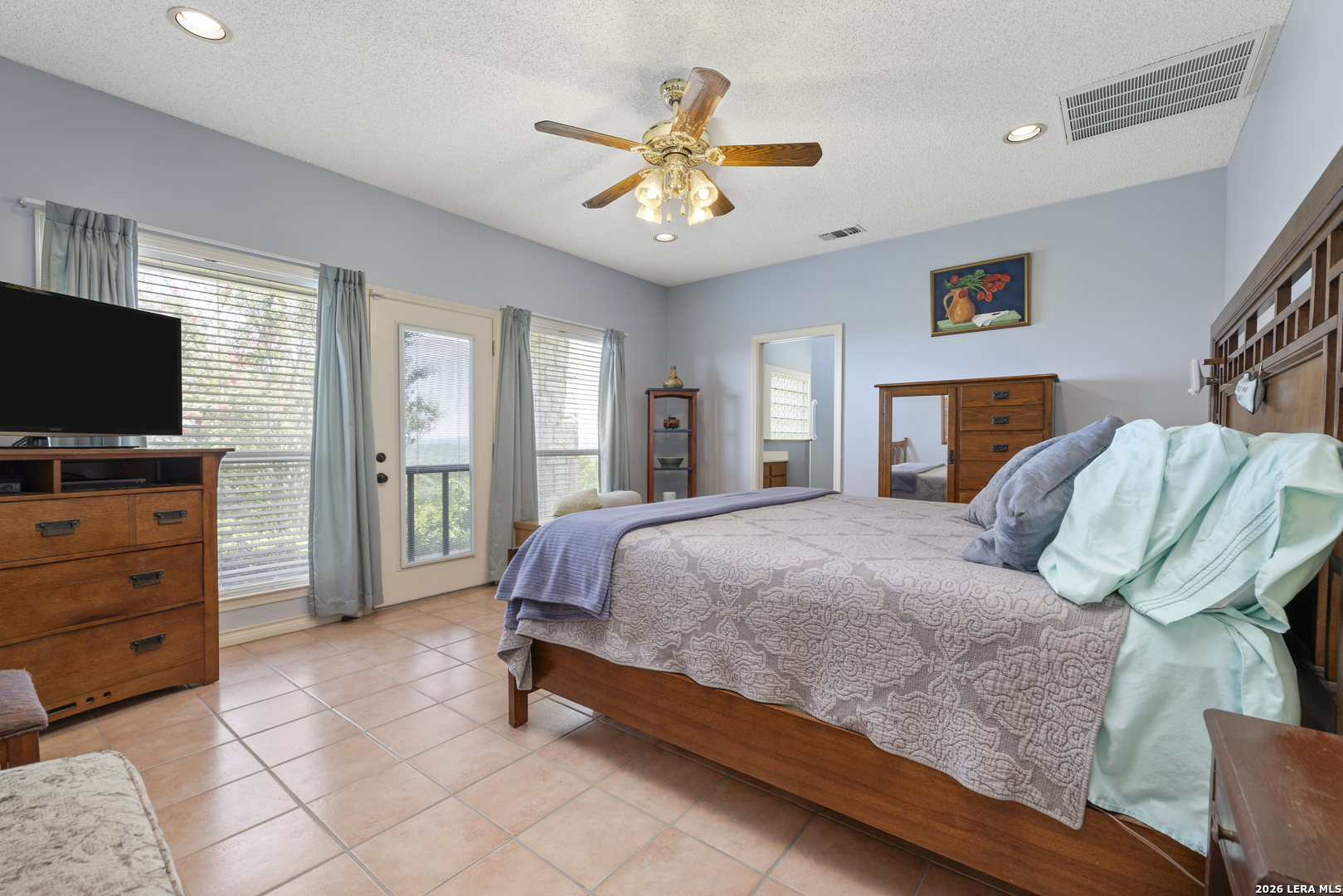 1114 Lakepark Dr