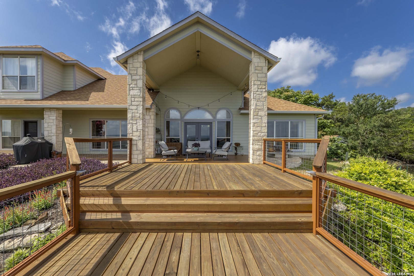 1114 Lakepark Dr