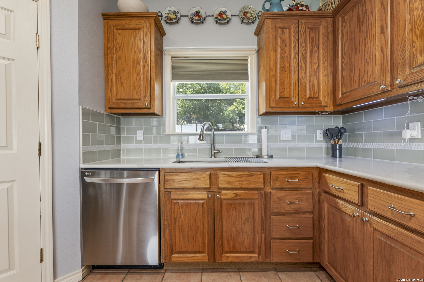 1114 Lakepark Dr