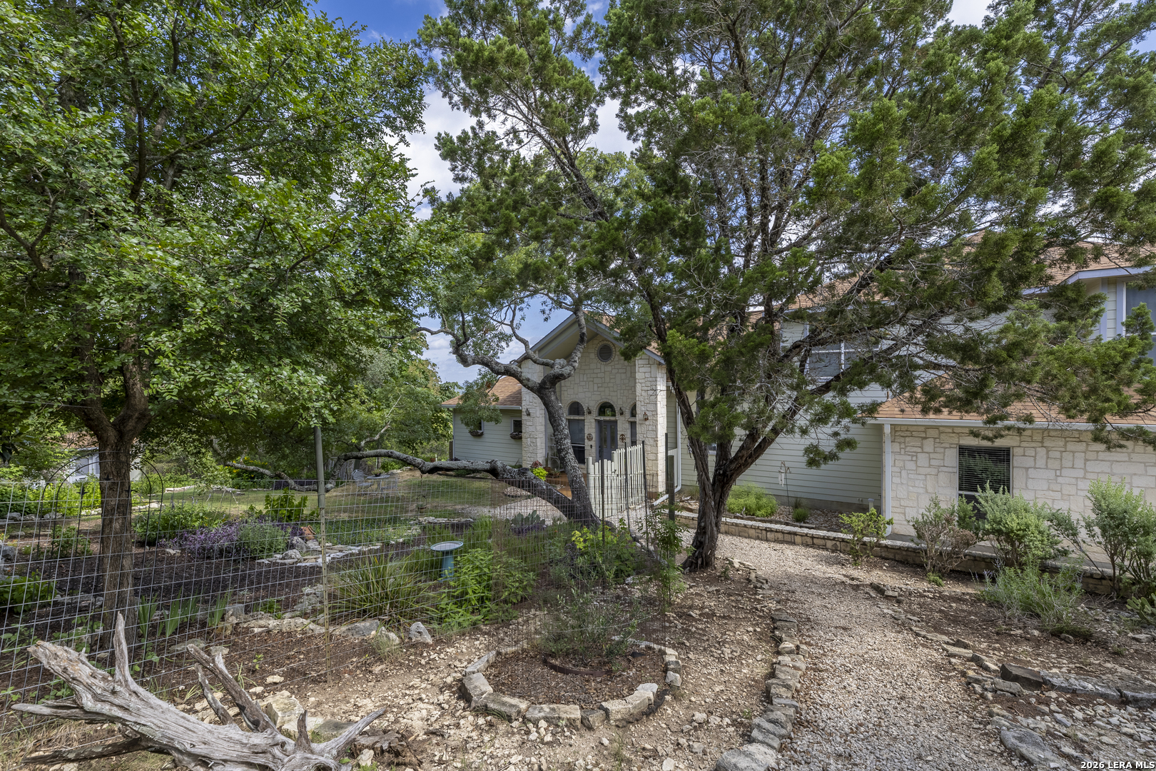 1114 Lakepark Dr