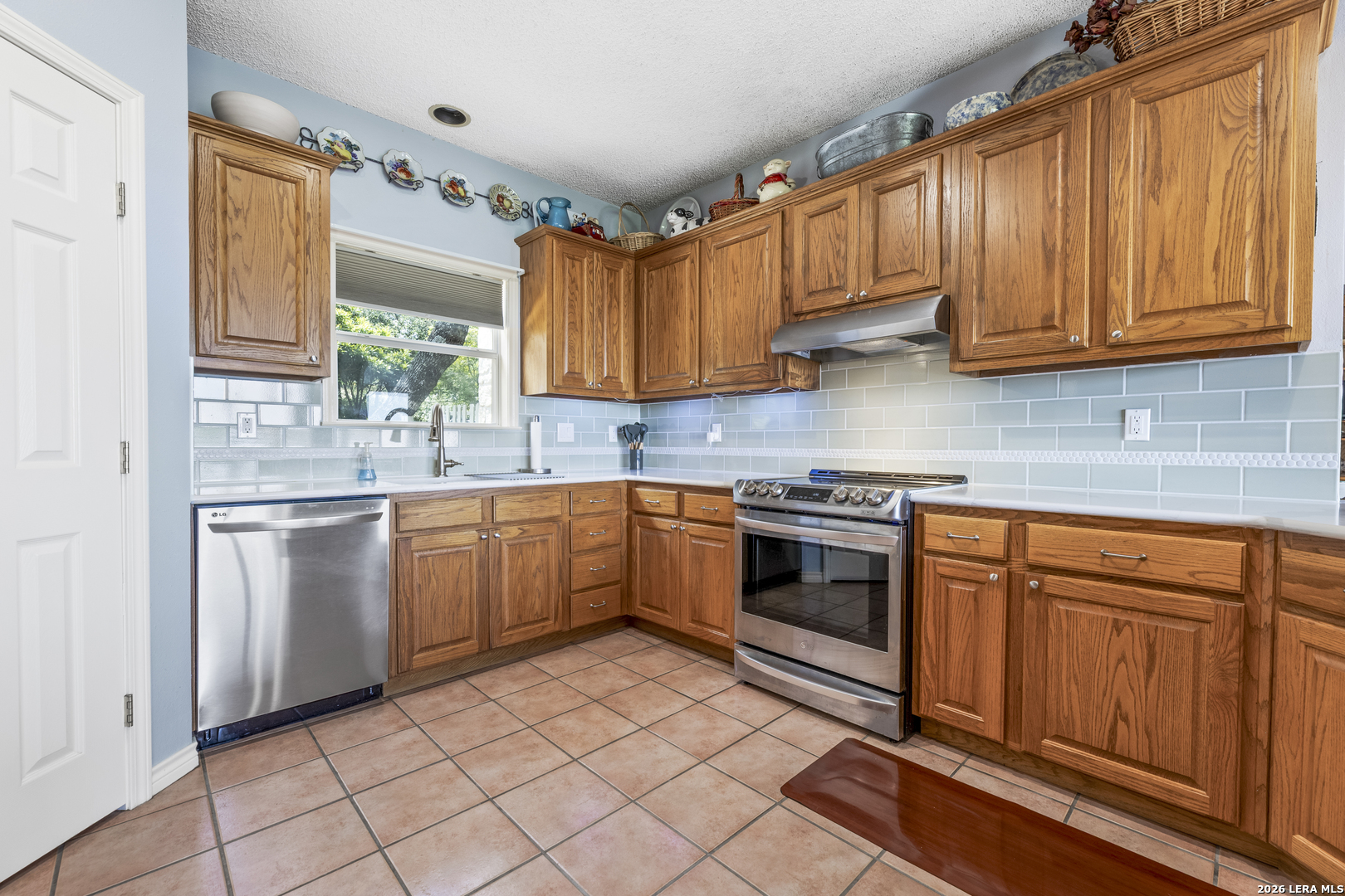 1114 Lakepark Dr
