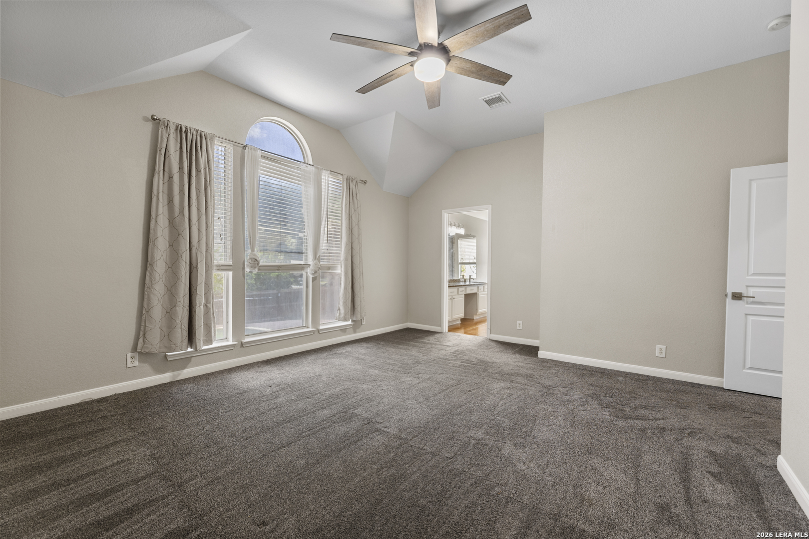 2555 Crested Heights
