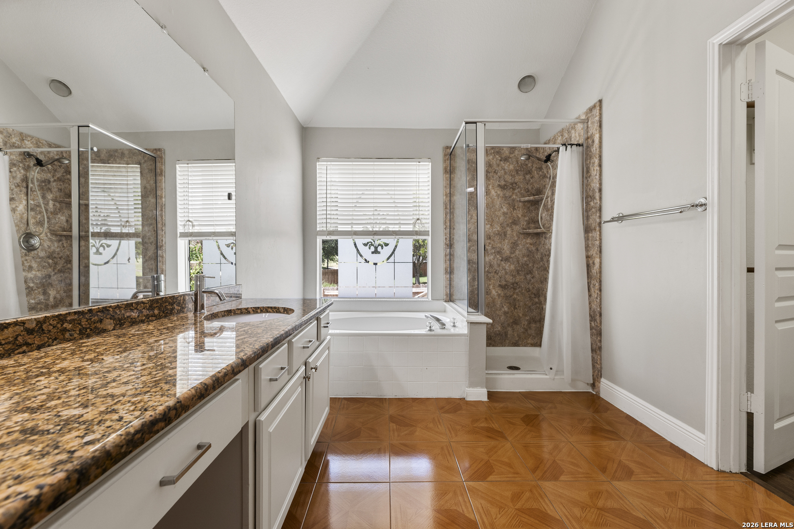 2555 Crested Heights