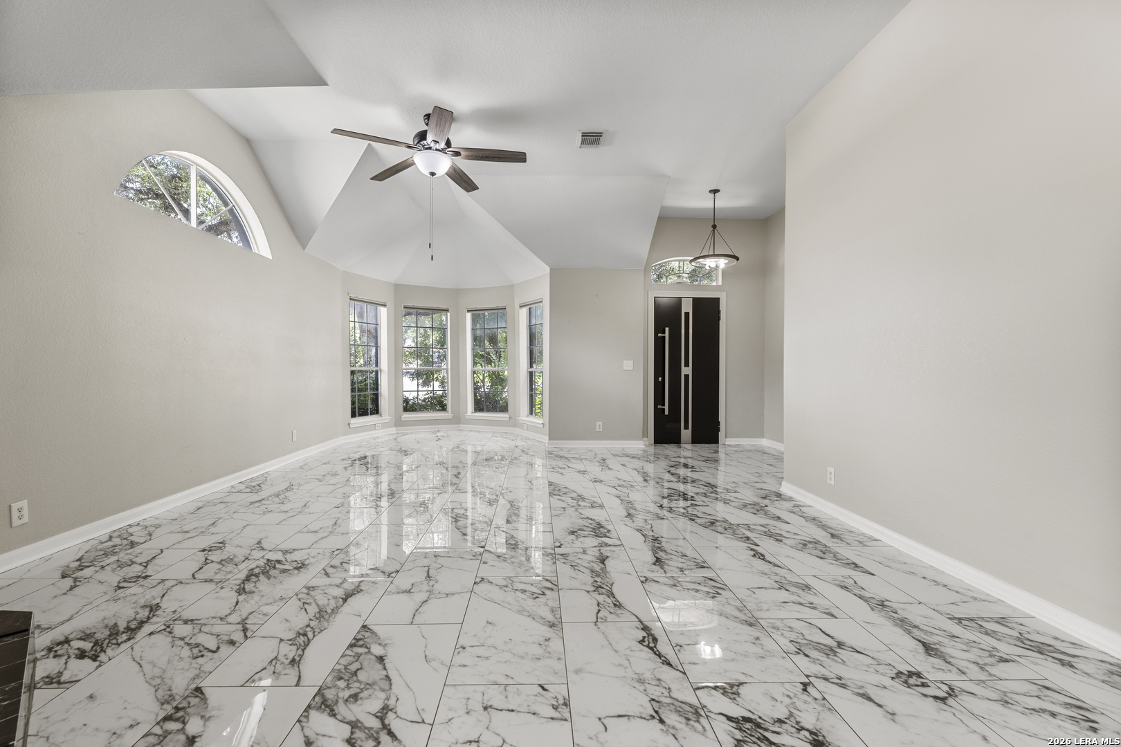 2555 Crested Heights