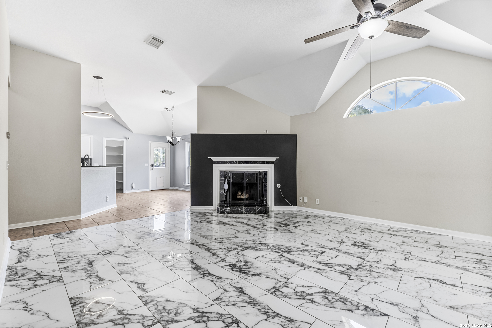 2555 Crested Heights