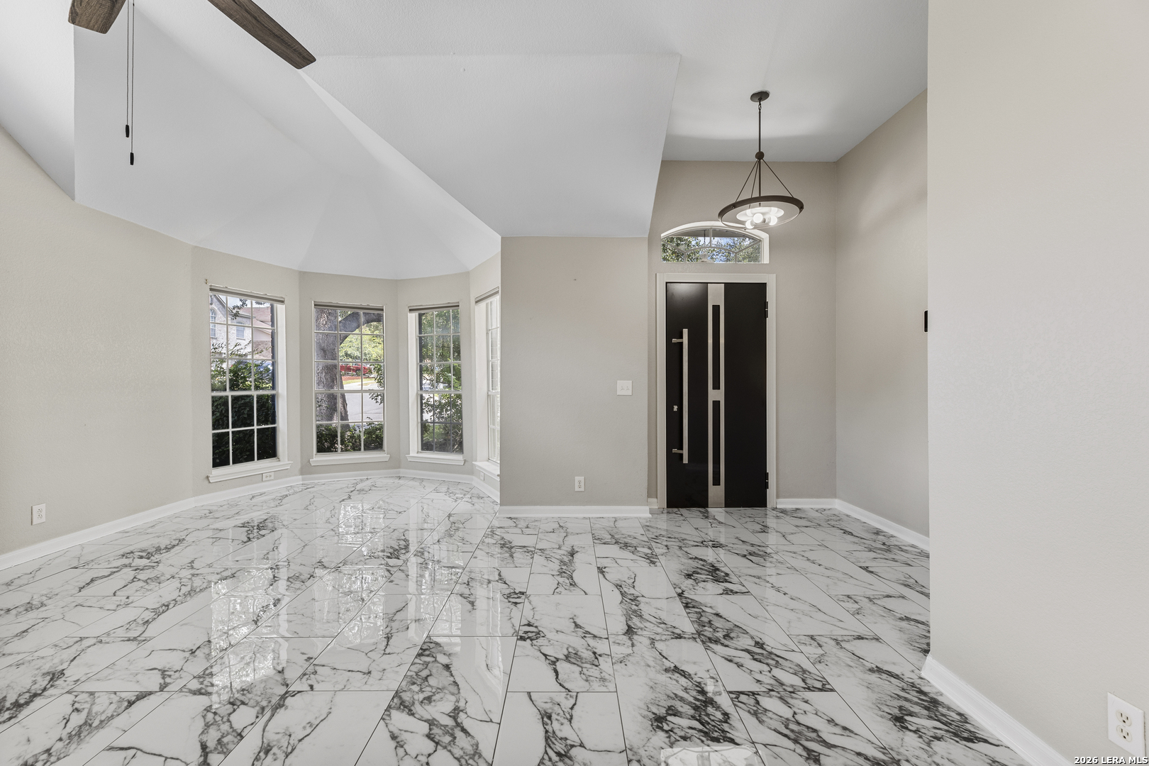2555 Crested Heights