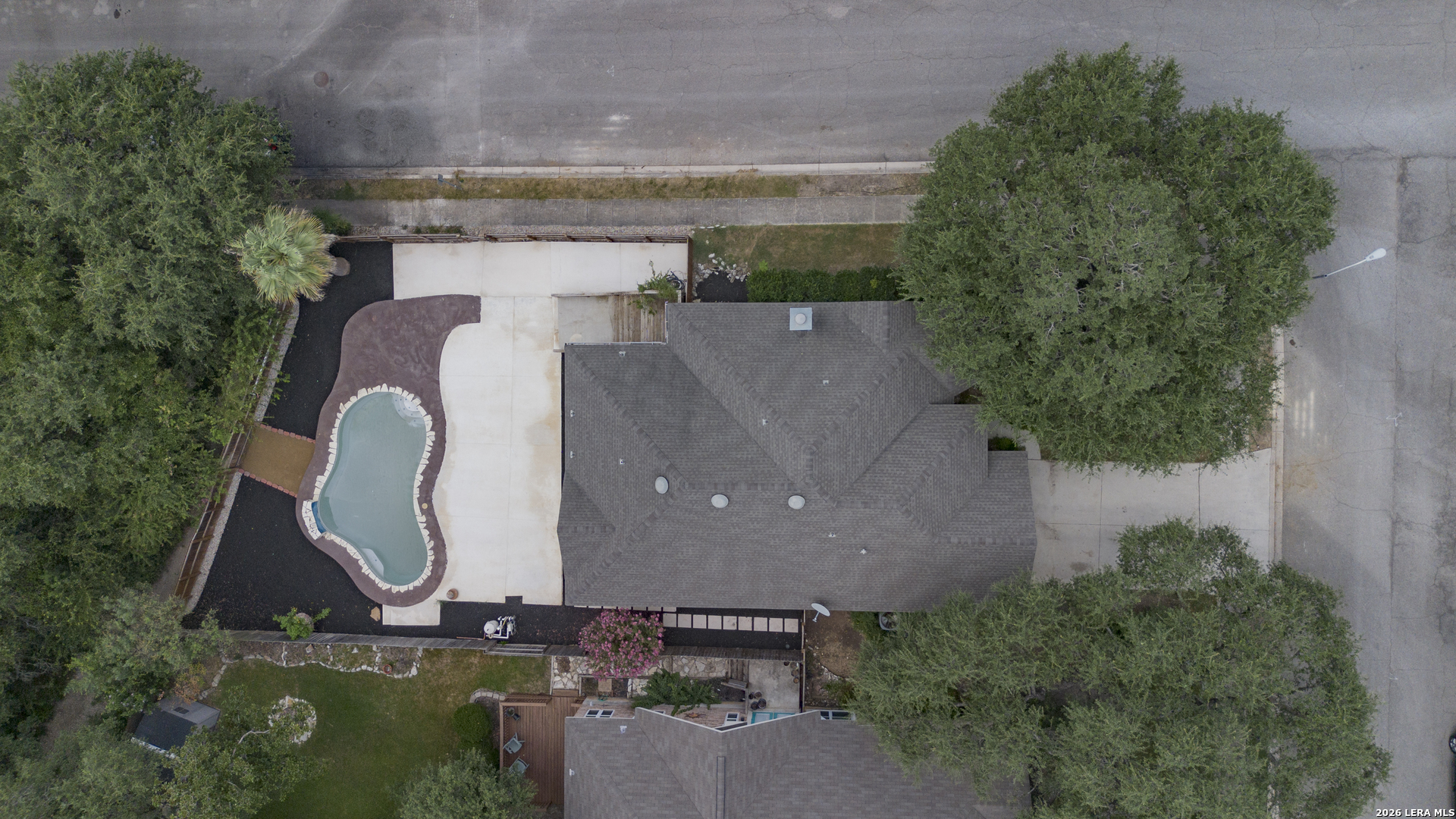 2555 Crested Heights
