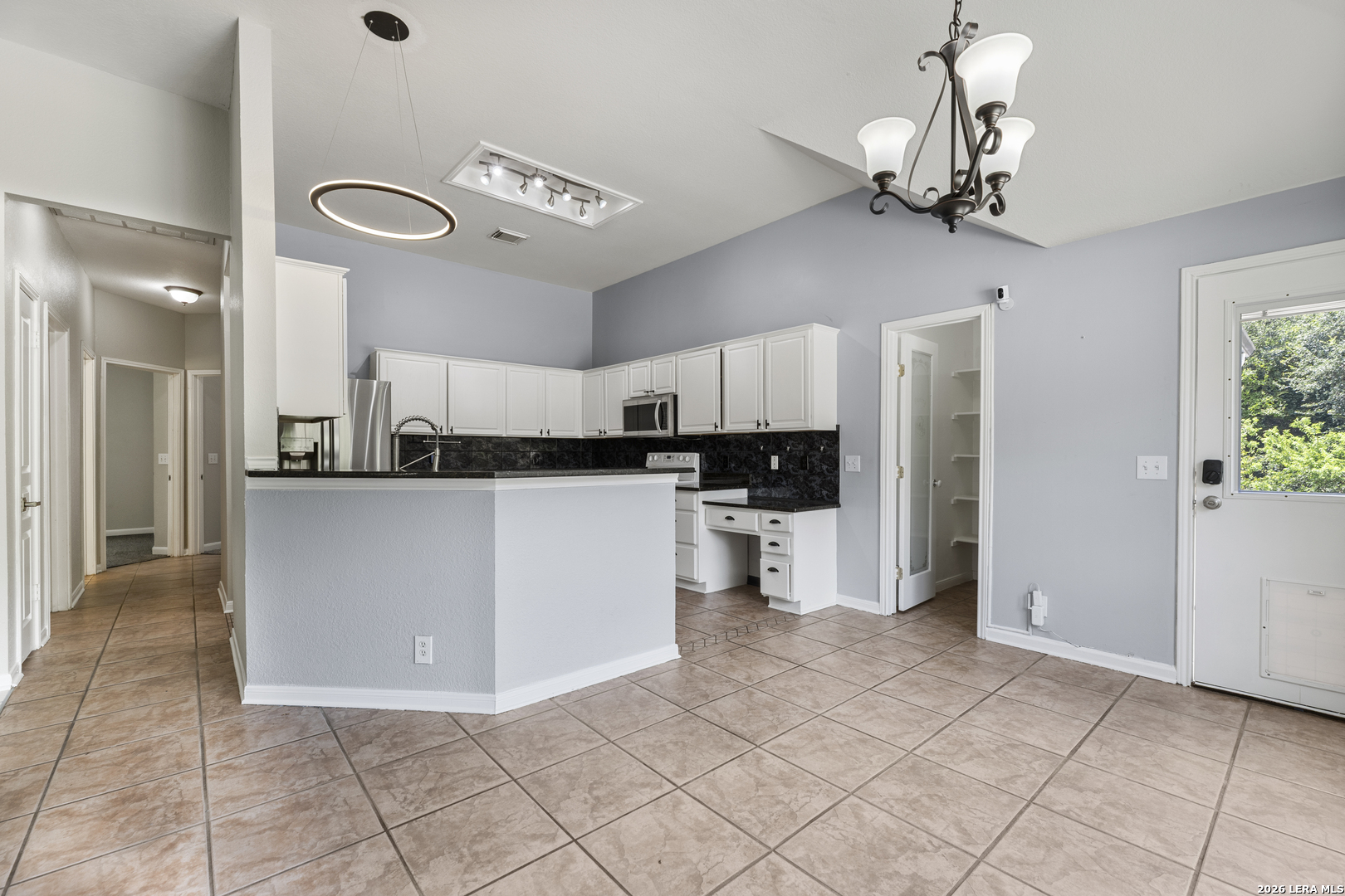2555 Crested Heights