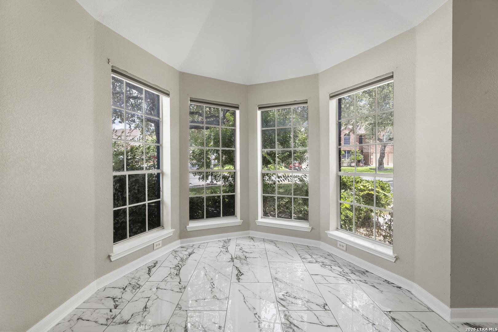 2555 Crested Heights