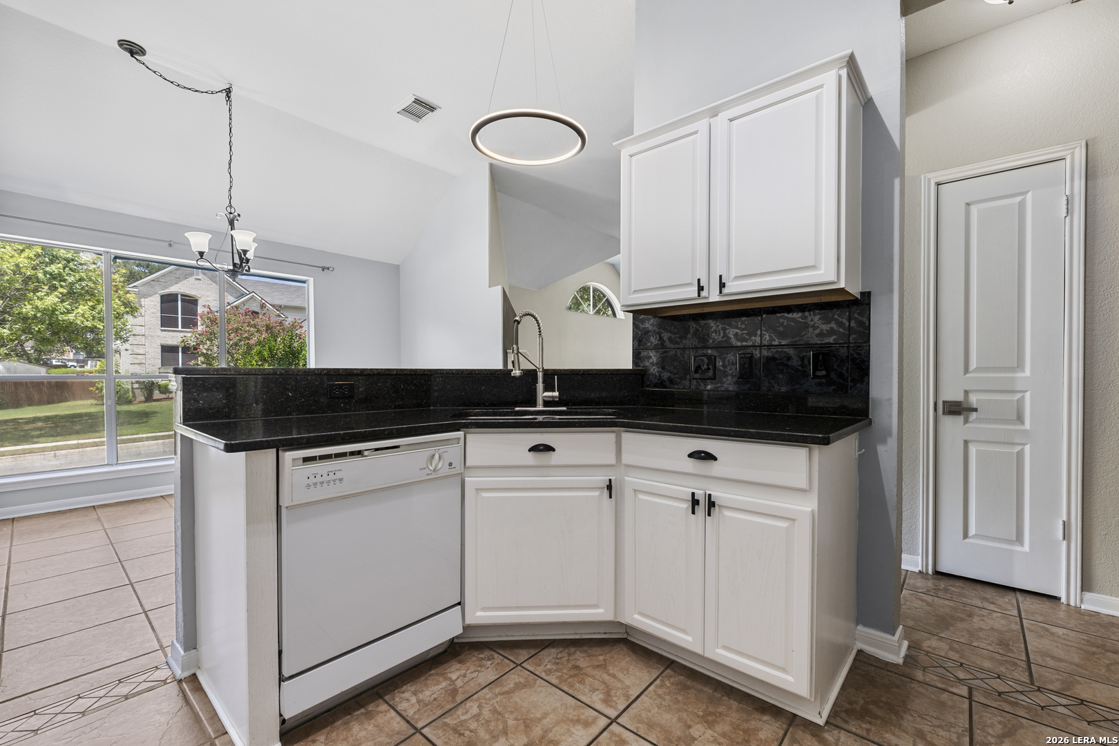 2555 Crested Heights