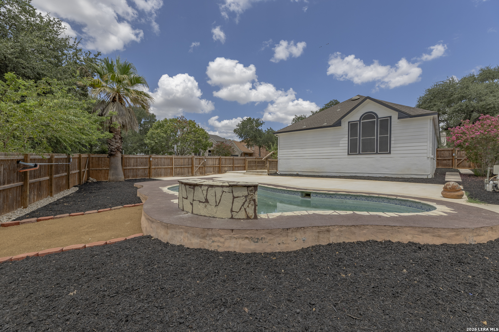 2555 Crested Heights
