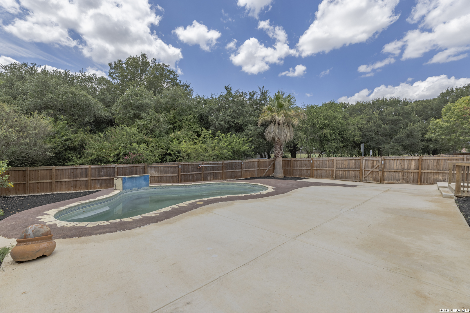 2555 Crested Heights