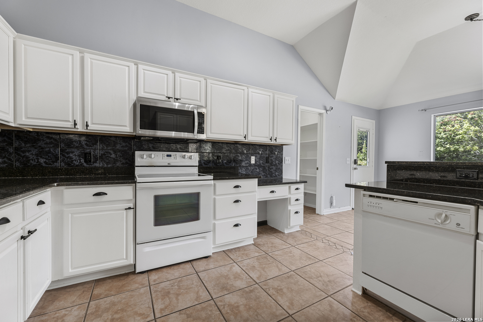 2555 Crested Heights