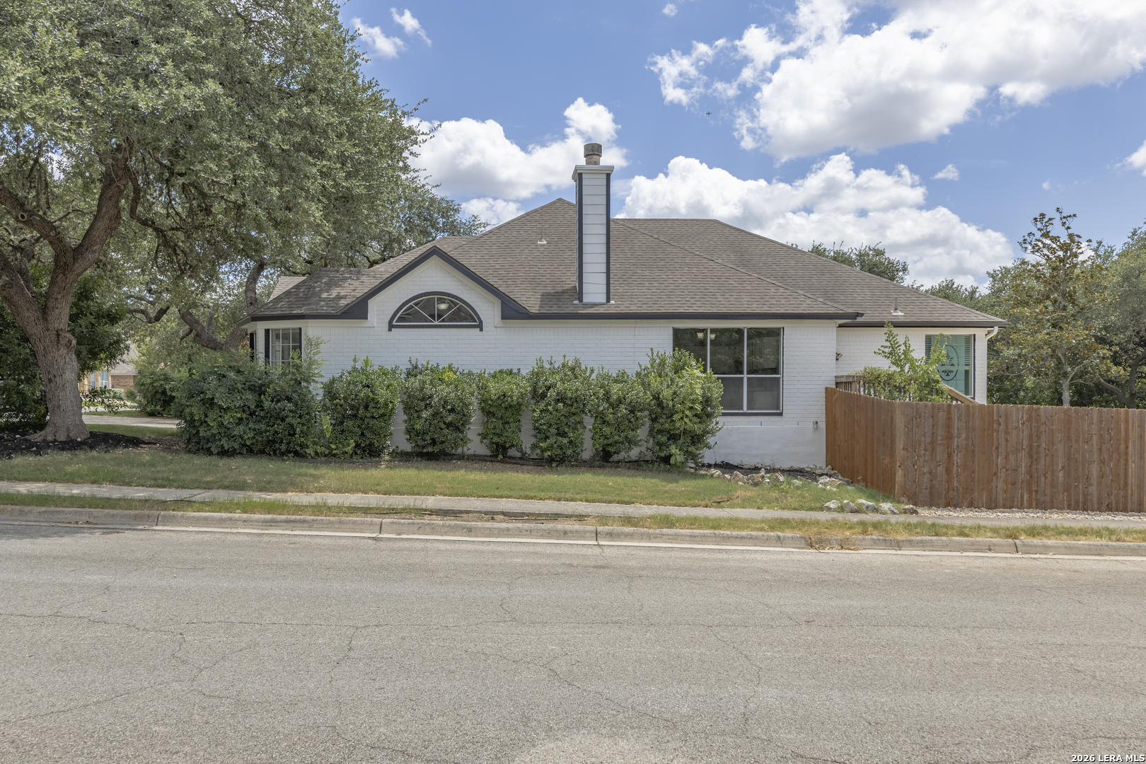 2555 Crested Heights