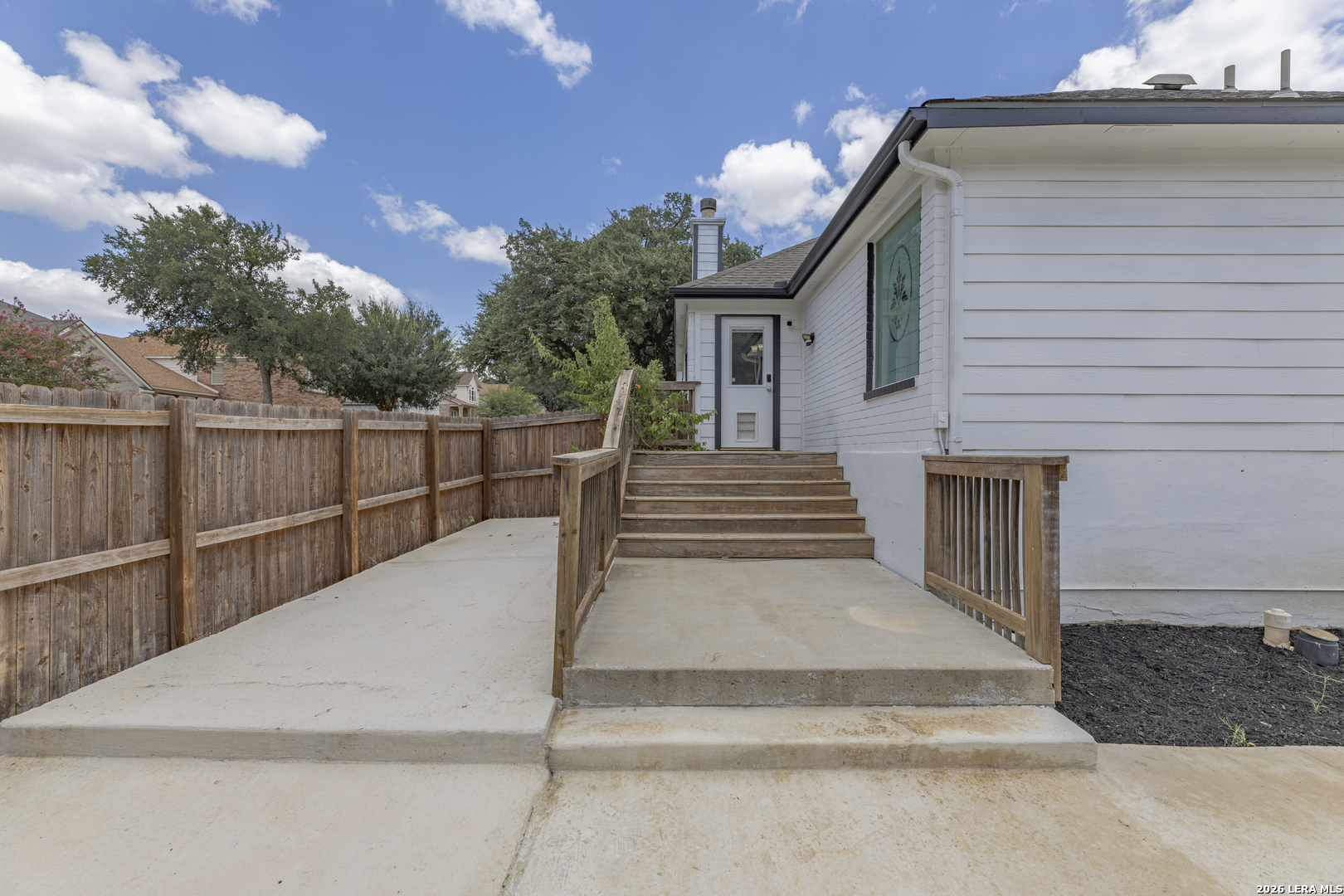 2555 Crested Heights