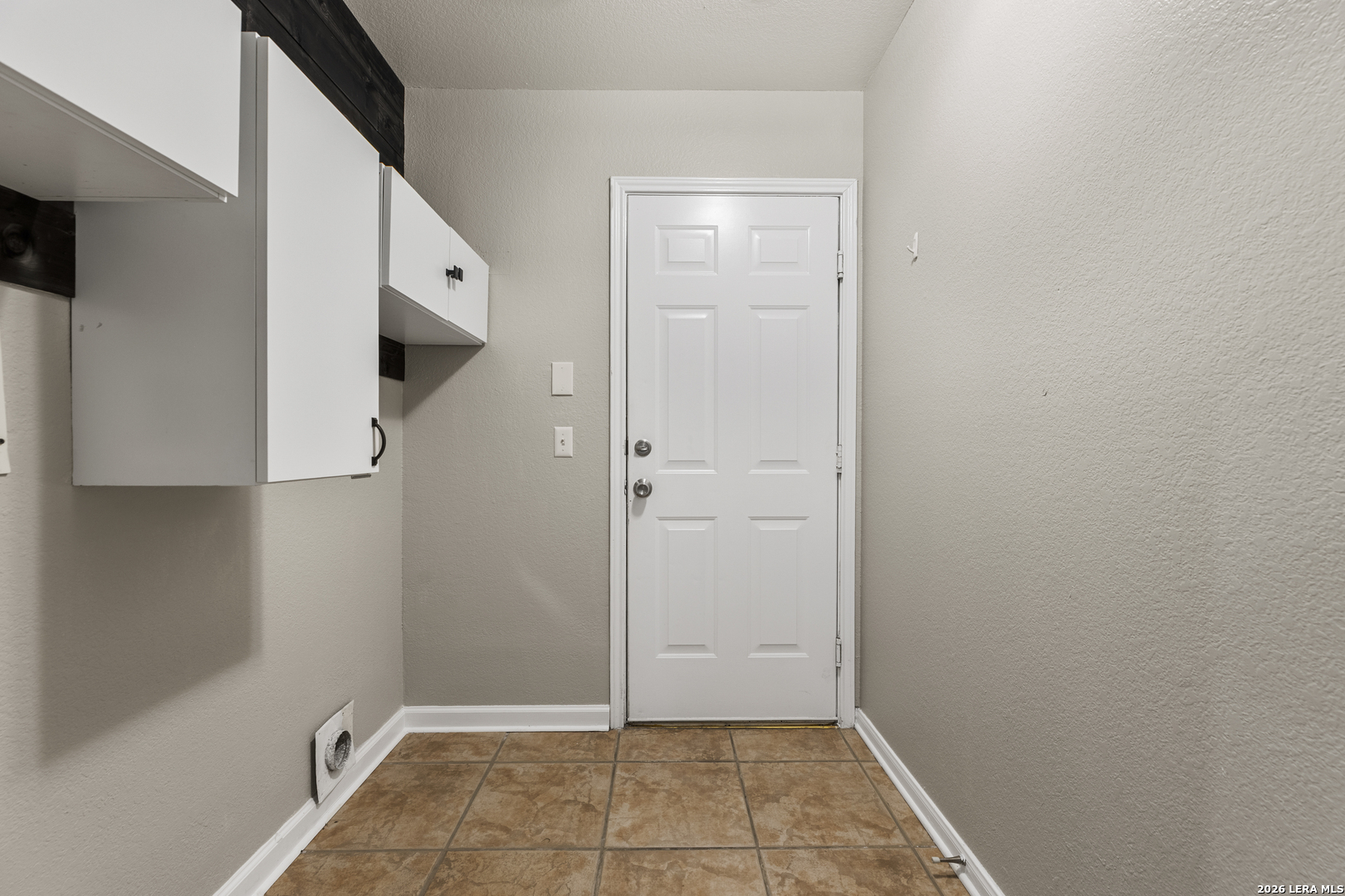 2555 Crested Heights