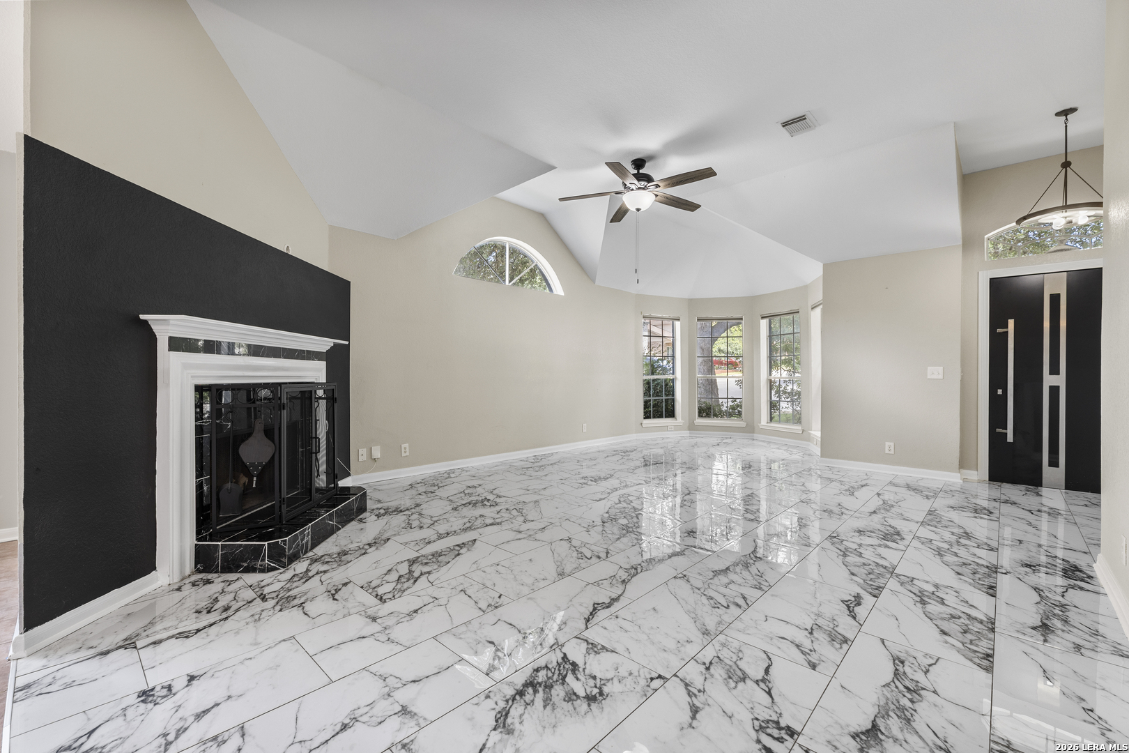 2555 Crested Heights